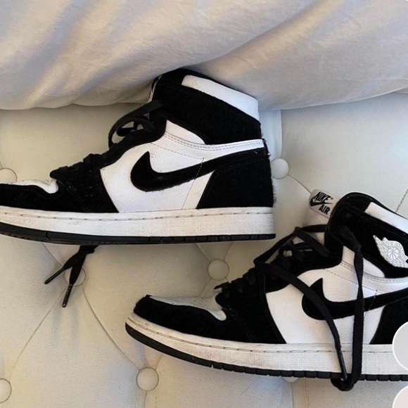 Nike High-Top Black and White Sneakers - Picture 1 of 4